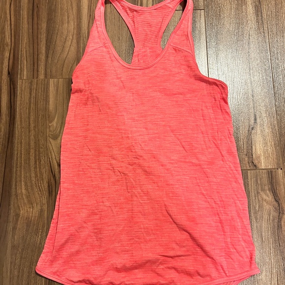 Lululemon essential tank top size 6 / 8 - Picture 3 of 5